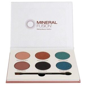 NEW Mineral Fusion, Limited Edition Velvet Eye Shadow Palette, Multi Colors